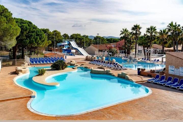 Camping pour 6 personnes, avec terrasse et vue ainsi que piscine et jardin à Puget-sur-Argens