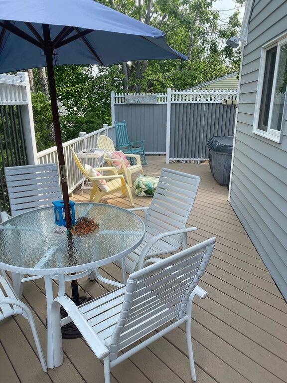 Cozy Cottage with a Bubbly Hot Tub by \"Nubble\" Lighthouse in York Beach, Cape Neddick