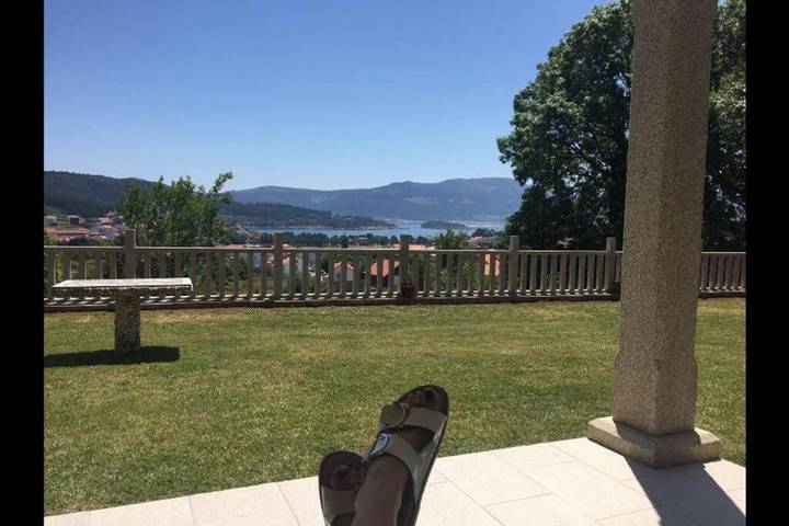 Casa rural para 8 personas, con balcón además de jardín y jacuzzi en Muros (Galicia)