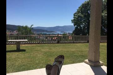 Casa rural para 8 personas, con jacuzzi además de jardín y balcón en Muros (Galicia)