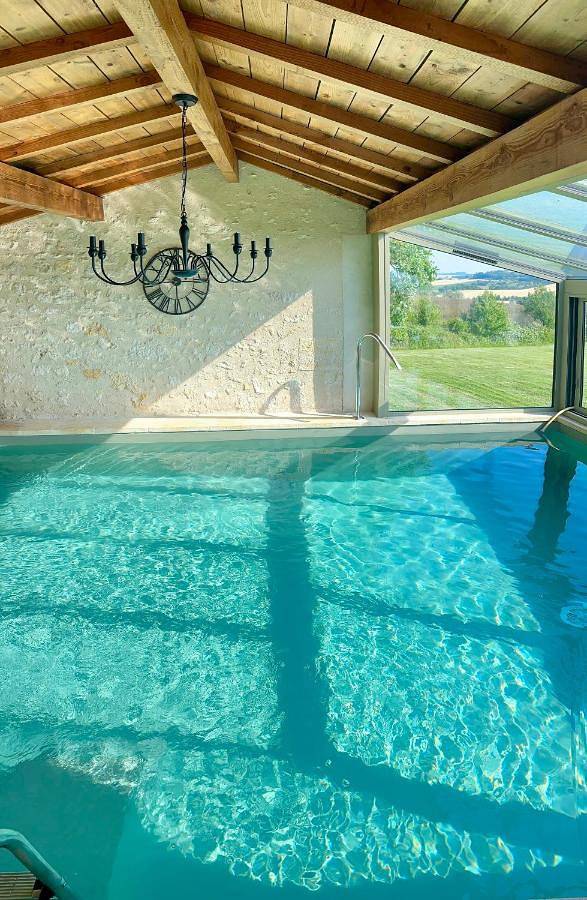 Maison de vacances pour 6 personnes, avec Jacuzzi et Terrasse ainsi que Jardin et Piscine