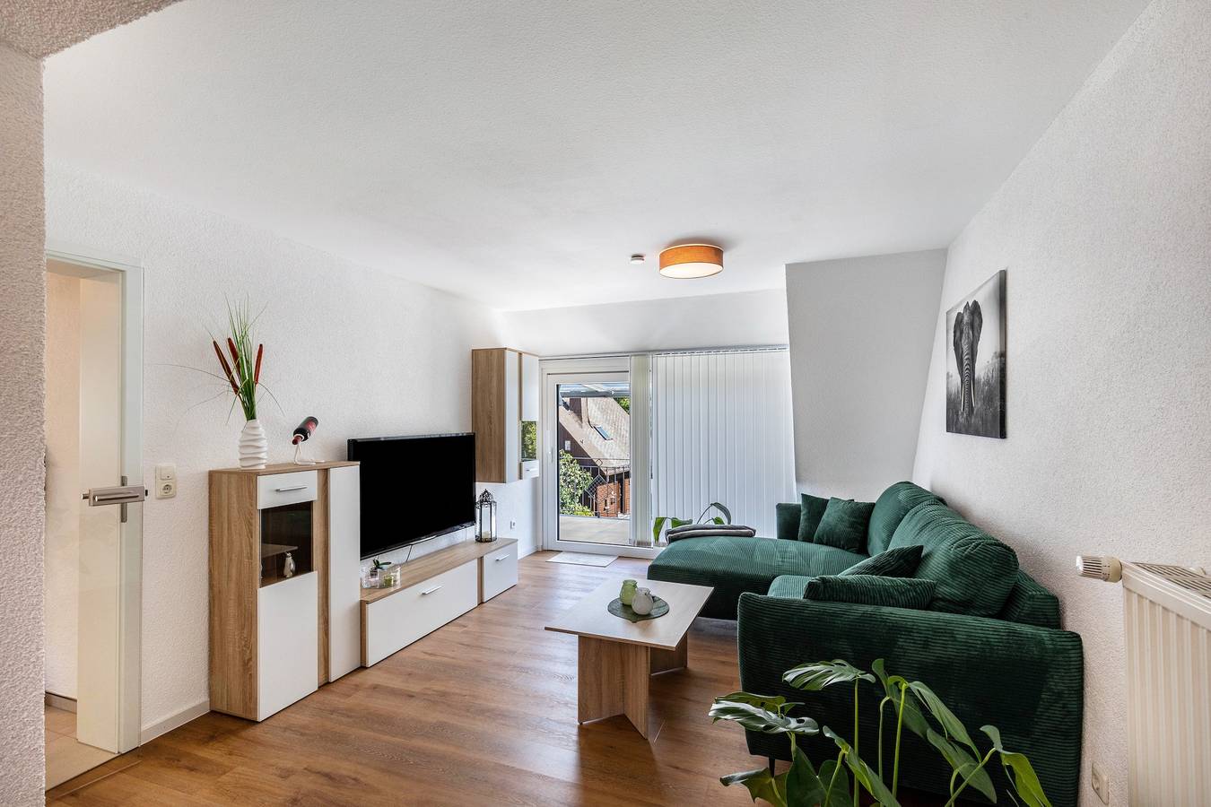 Appartement entier, Appartement "New Look" avec vue sur la montagne, balcon et Wi-Fi in Geisenheim, Arrondissement de Rheingau-Taunus