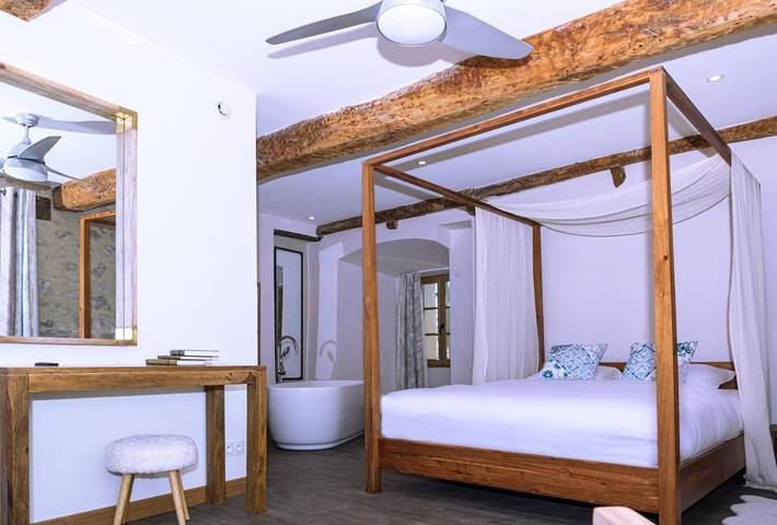 Maison d’hôte pour 5 personnes, avec sauna et jacuzzi ainsi que piscine et jardin, animaux acceptés