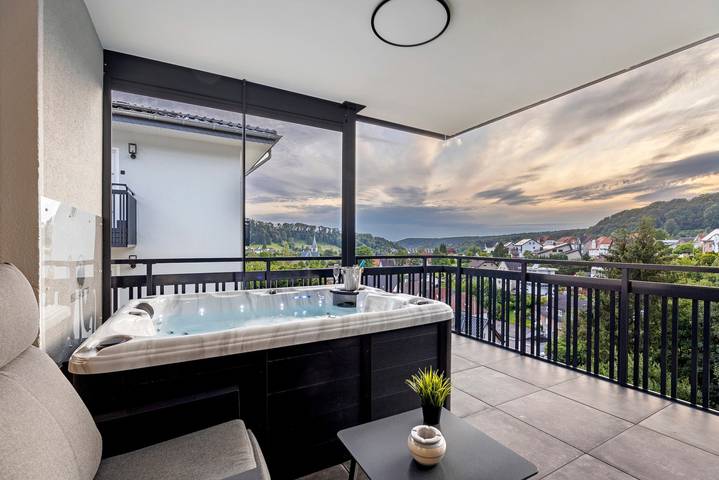 Vakantiewoning voor 2 personen, with Balkon and Whirlpool as well as Sauna