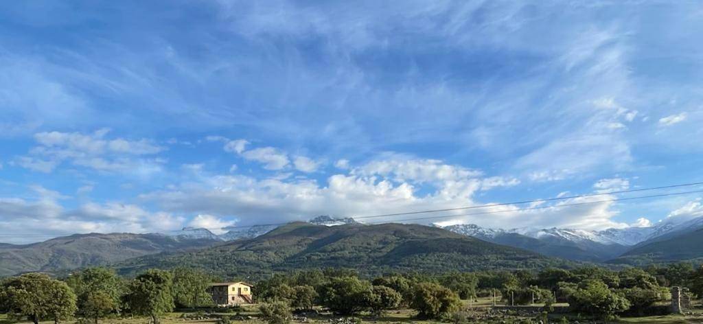 Casa de vacaciones para 8 personas, con jardín y piscina además de vistas y balcón - 1