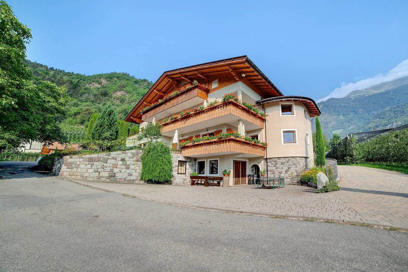 Ganze Wohnung, Ferienwohnung 'Obermoarhof Mutspitze' mit Bergblick, Gemeinschaftsgarten und Wlan in Algund, Ortleralpen