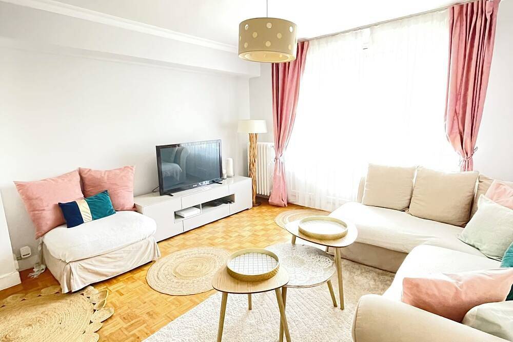 Entire apartment, Large family home, close to transport and shops, 7 min Paris, free parking in Cachan, Val-de-Marne