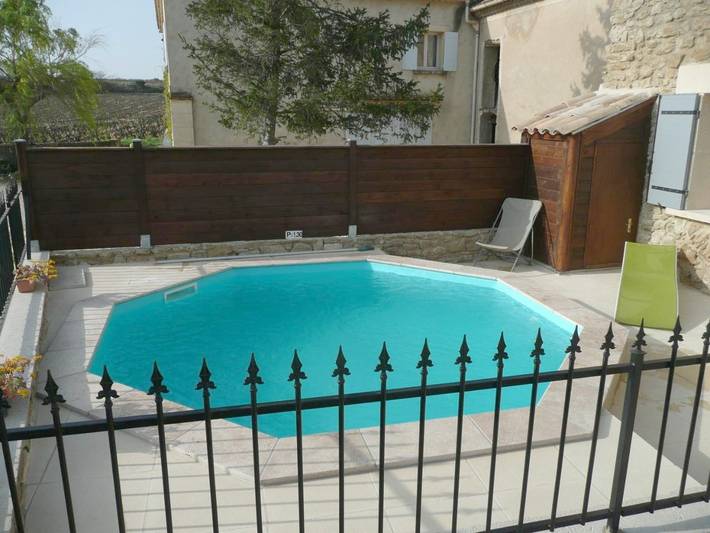 Location de vacances pour 6 personnes, avec terrasse ainsi que vue et piscine, adapté aux familles à Buisson - 3