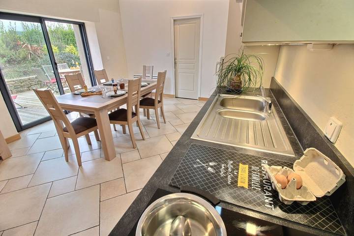Gîte pour 6 personnes, avec Terrasse ainsi que Jardin et Vue à Saint-Quay-Perros