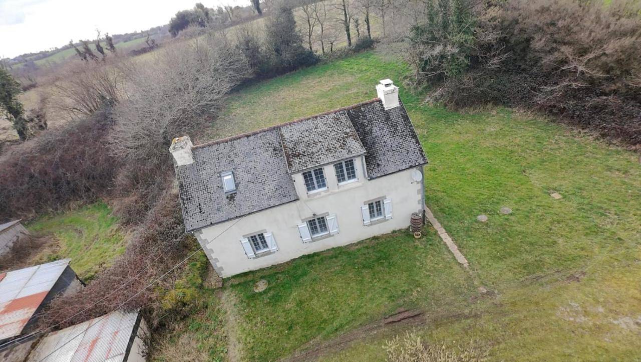 Three Bedroom Breton Cottage in Collorec, Région de Châteaulin