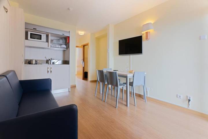 Hôtel pour 2 personnes, avec piscine et jardin ainsi que bassin pour enfant et vue