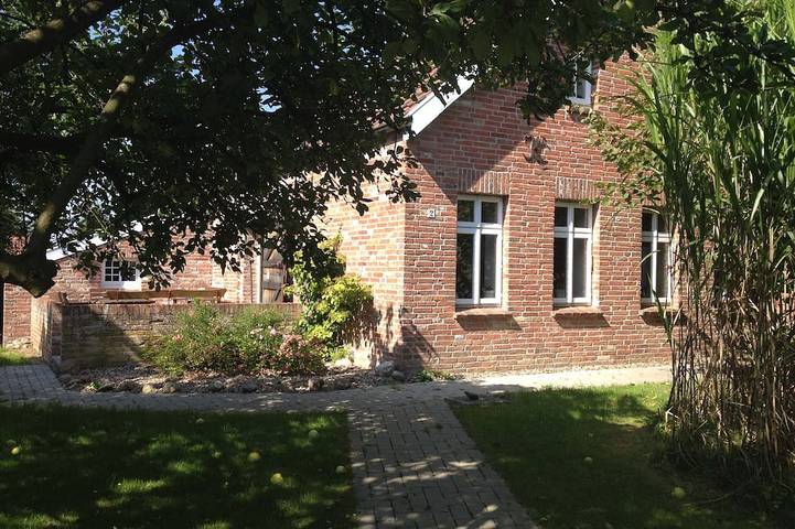 Bauernhof für 8 Personen, mit Terrasse und Garten in Wittmund