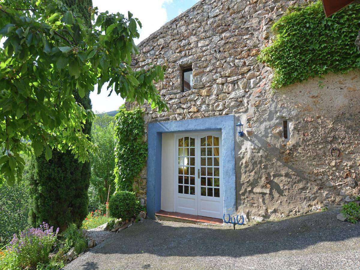 Villa in Pyrenees with Stunning Mountain Views in Fenouillet, Parc naturel régional Corbières-Fenouillèdes