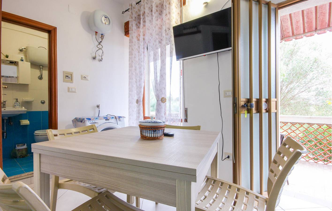 Ganze Ferienwohnung, Gemütliche Wohnung mit WLAN und Parkplatz, 900 m vom Strand entfernt in Cilento