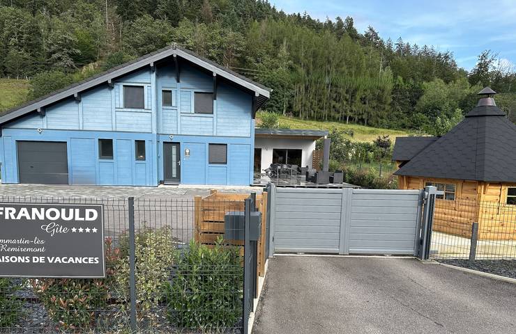 Gîte pour 14 personnes, avec Jacuzzi et Sauna à Dommartin-lès-Remiremont