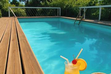 Location de vacances pour 8 personnes, avec jardin et jacuzzi ainsi que piscine et terrasse, animaux acceptés dans Le Pont du Gard