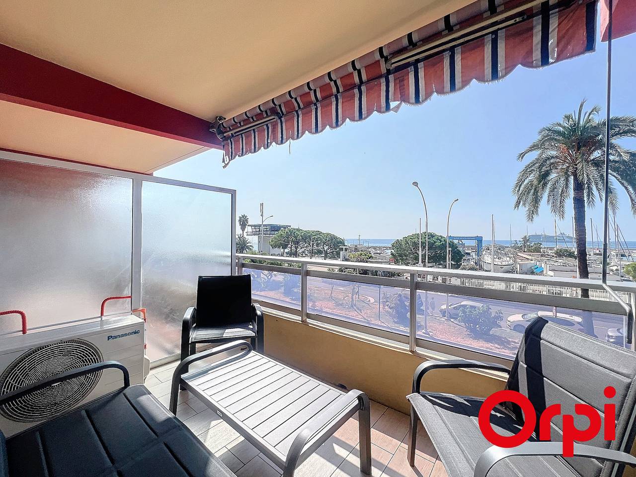 Studio entier, Studio rénové avec terrasse, climatisation et parking à Menton in Menton, Région de Nice