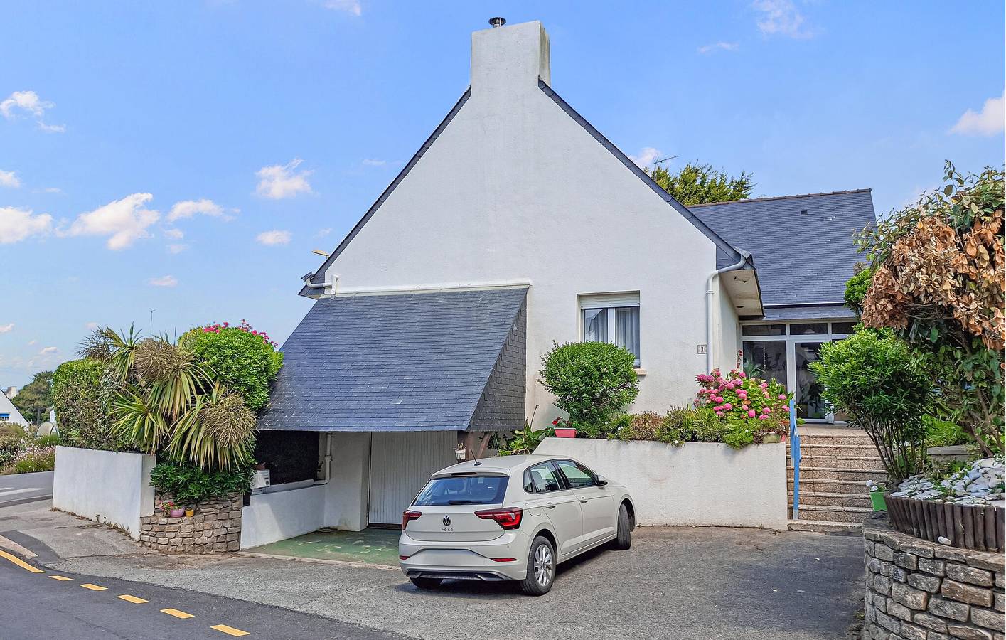Ganze Ferienwohnung, Apartment mit Meerblick im Obergeschoss mit Parkplatz und WiFi in Clohars-Carnoët, Côte de Cornouaille