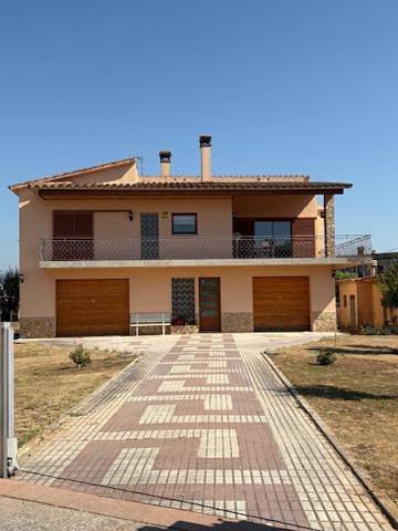 Gîte pour 7 personnes, avec vue et jardin à Navata