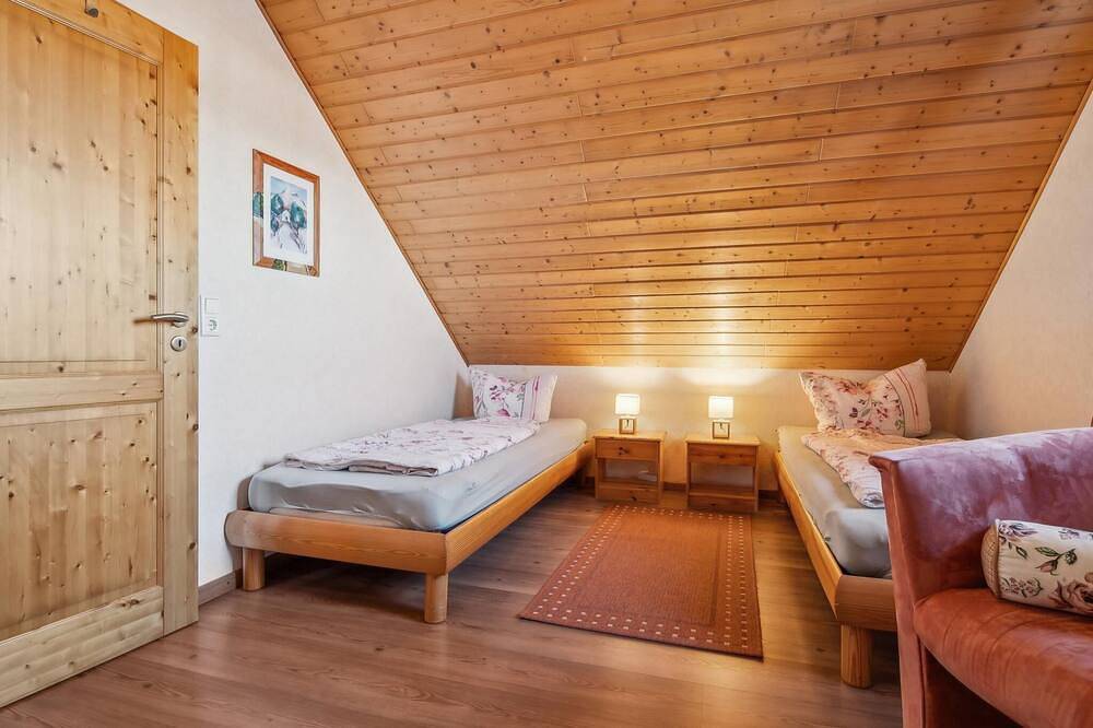 Baumstammhaus mit Sauna im Thüringer Wald in Emsetal, Waltershausen