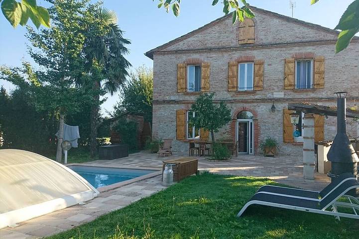 Location de vacances pour 8 personnes, avec Terrasse et Jardin à Saint-Étienne-de-Tulmont