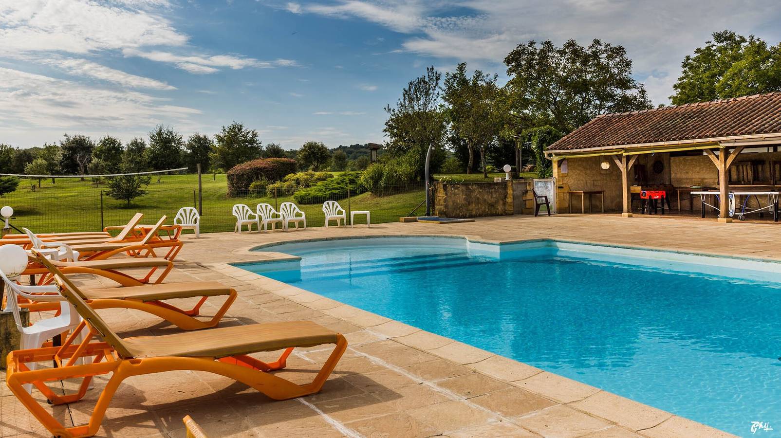Gite Charly : terrasse privée, jardin commun, piscine et Wi-Fi à Salignac Eyvigues in Salignac-Eyvigues, Périgord Noir