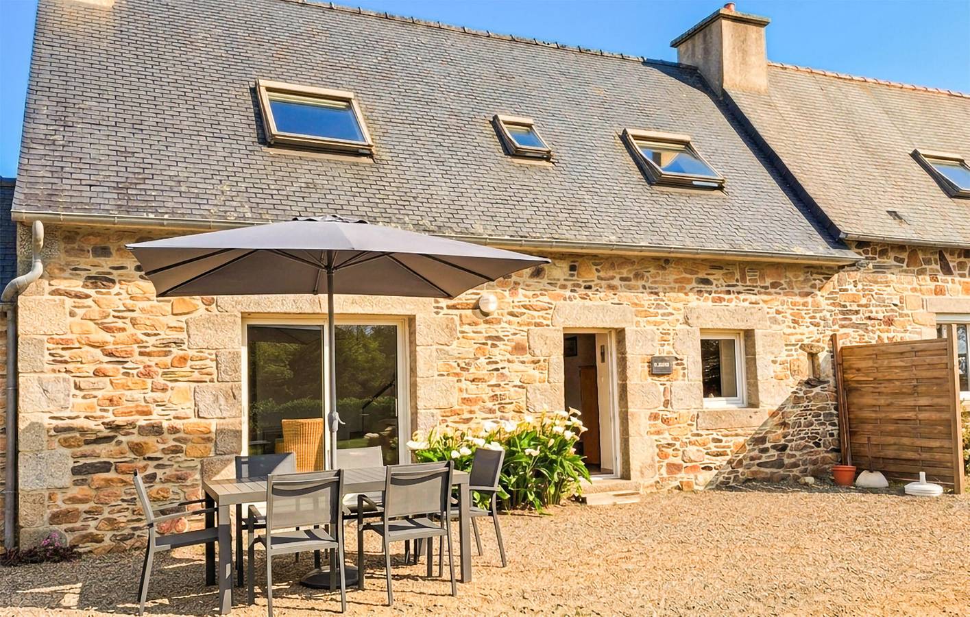 Appartement confortable avec jardin, parking et WiFi à 2,5 km de Kermaria-Sulard in Rospez, Région de Lannion