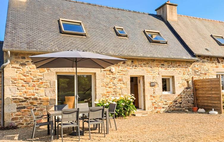 Appartement confortable avec jardin, parking et WiFi à 2,5 km de Kermaria-Sulard in Rospez, Région de Lannion