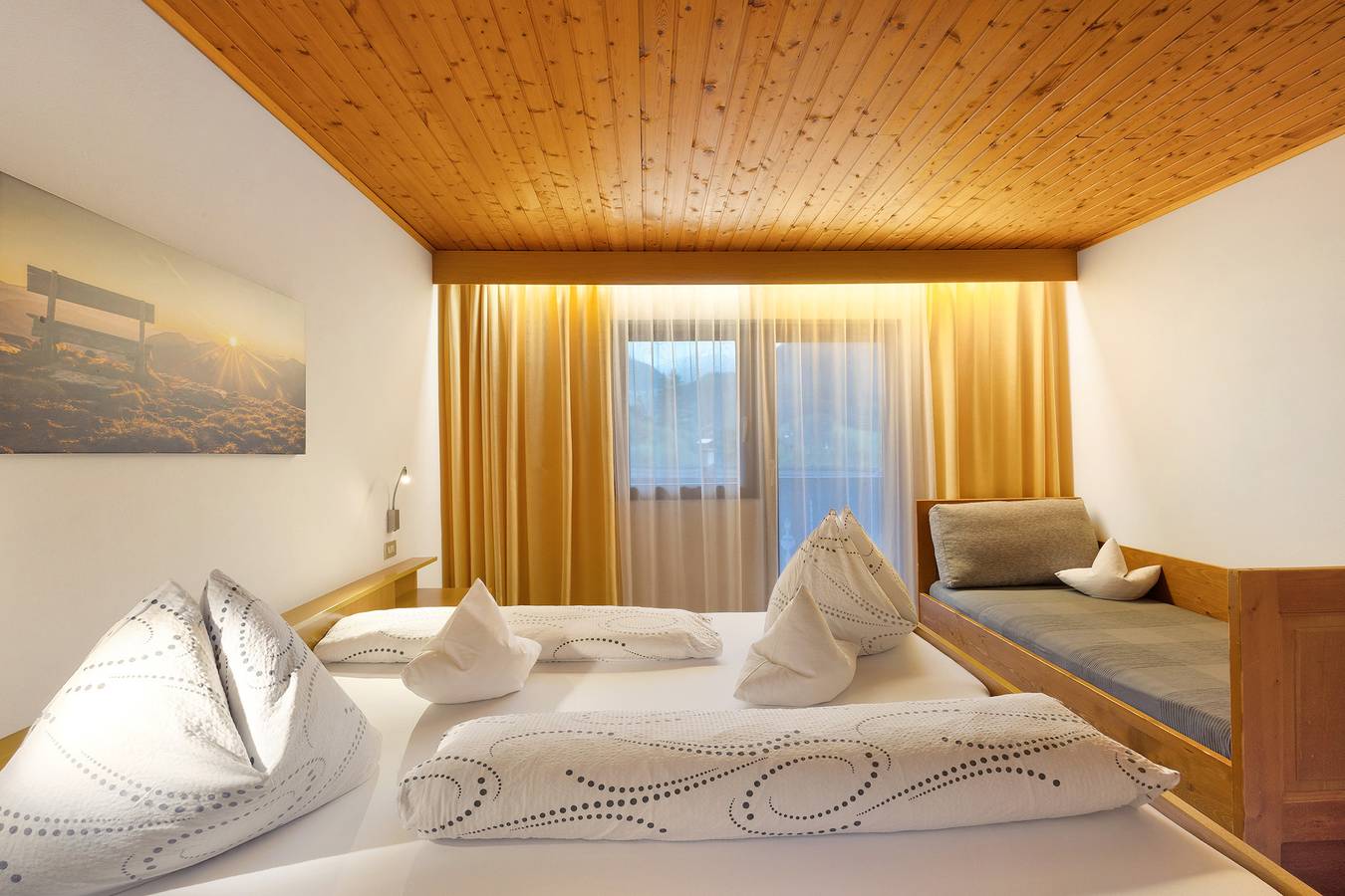 Zimmer 'Ederhof 10' mit Bergblick, Gemeinschaftsterrasse und Wi-Fi in Ahrntal, Zillertaler Alpen