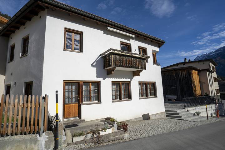Ganze Ferienwohnung, Chasa Nogler - Ferienwohnung für 5 Personen (max. 6 Personen mit Zusatzbett) in Ramosch, Valsot