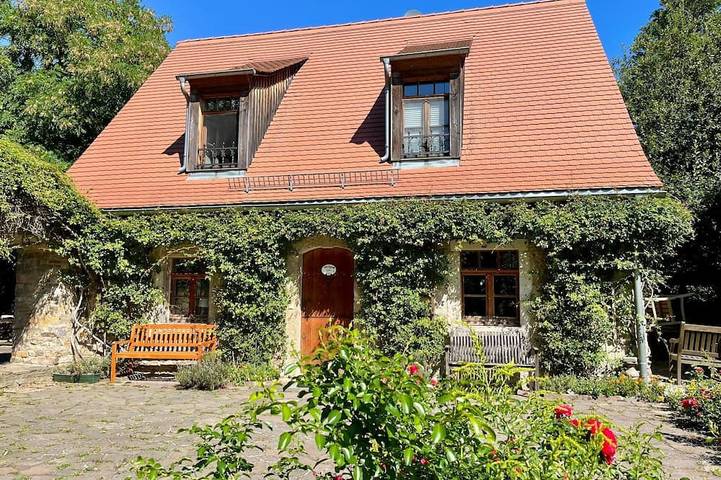Ferienhaus für 4 Personen, mit Terrasse und Pool sowie Garten
