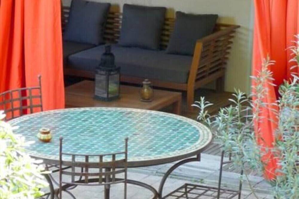 Entire apartment, Mas des Micocouliers in Montagnac, Côte d'Améthyste