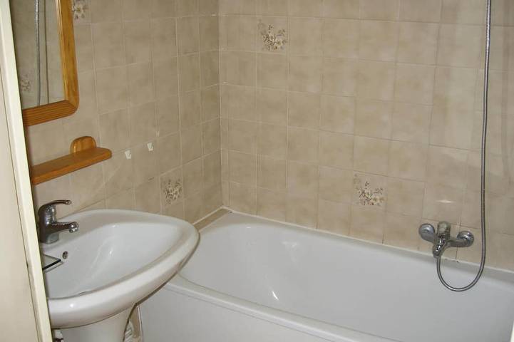 Entire apartment, Comfortable and air conditioned T2 apartment in Golfe-Juan on the Côte D'Azur in Vallauris, Mediterranean Coast (France)