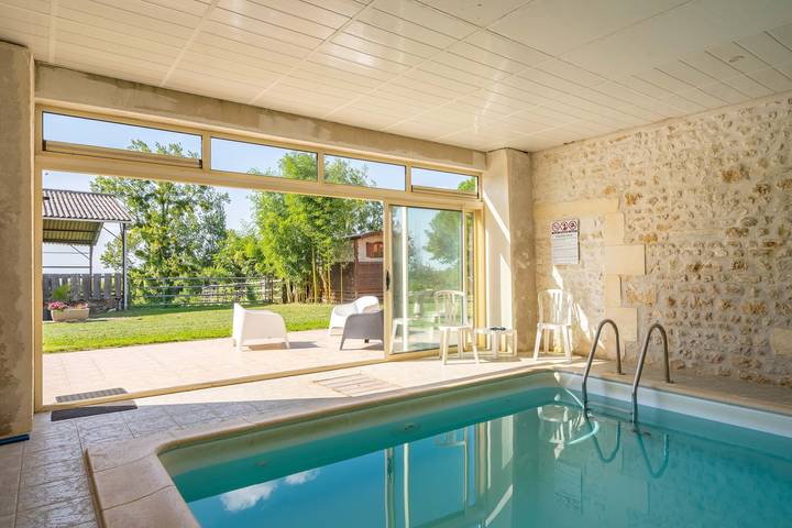 Gîte pour 20 personnes, avec Jardin à La Gripperie-Saint-Symphorien