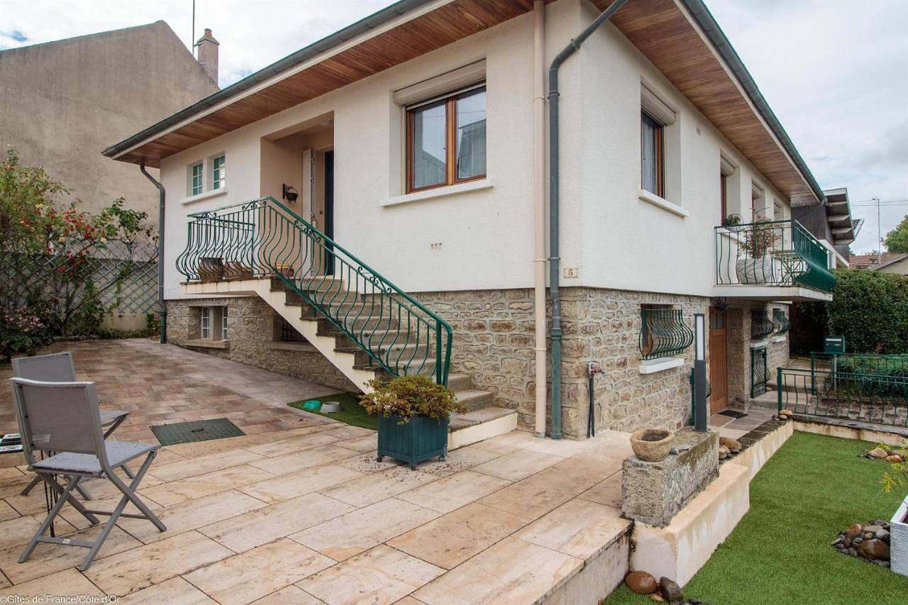 Holiday Home with Shower in Genay, Région de Montbard