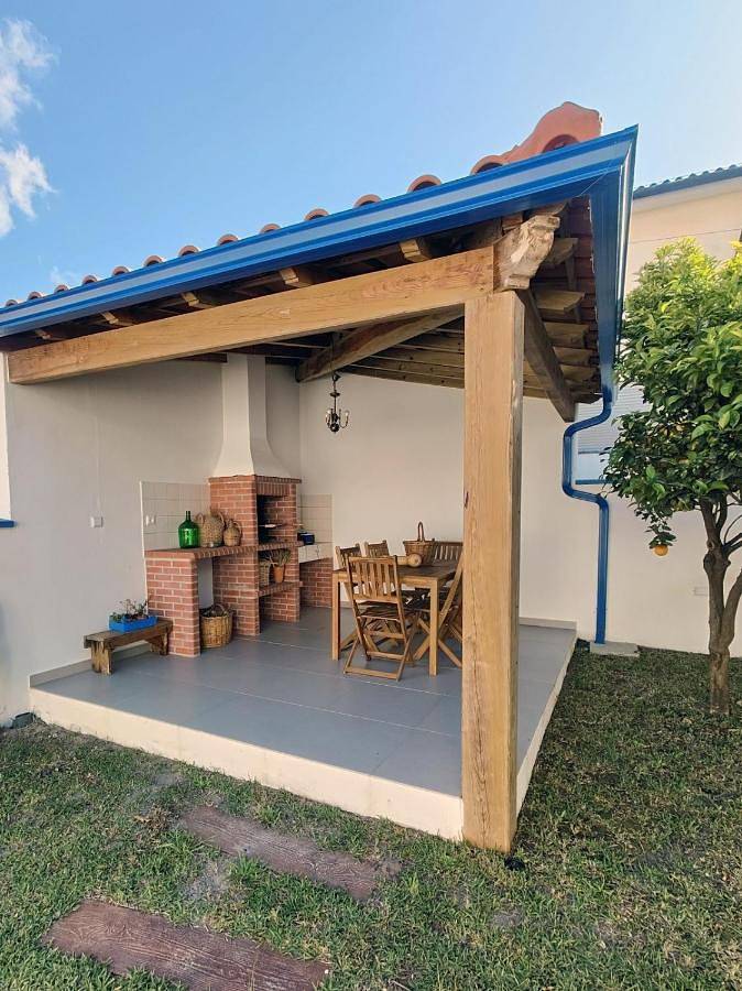 Three-Bedroom House in Carvide, Monte Real