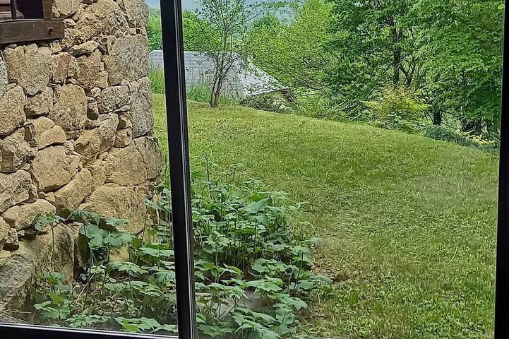 Location de vacances pour 6 personnes, avec terrasse à Ercé - 2