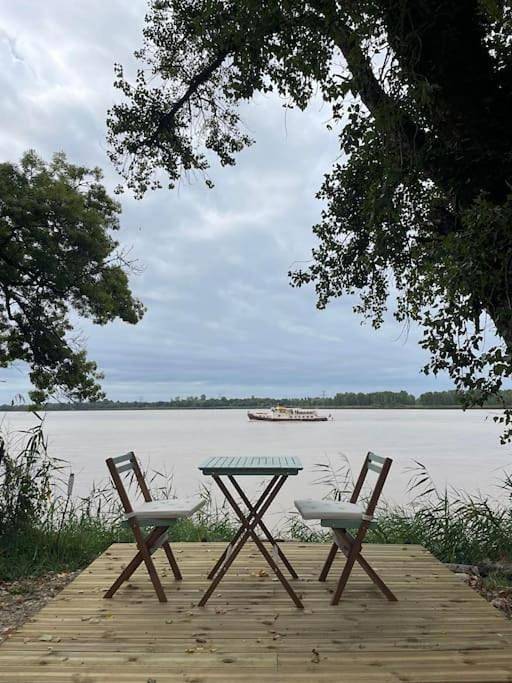Appartement entier, One-Bedroom Apartment in Saint-Seurin-de-Bourg, Région de Blaye