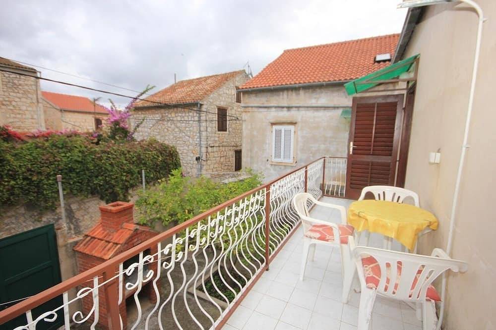 Ganze Wohnung, 1-Zimmer-Ferienwohnung mit Balkon Vis (A-2457-a) in Vis Stadt, Vis