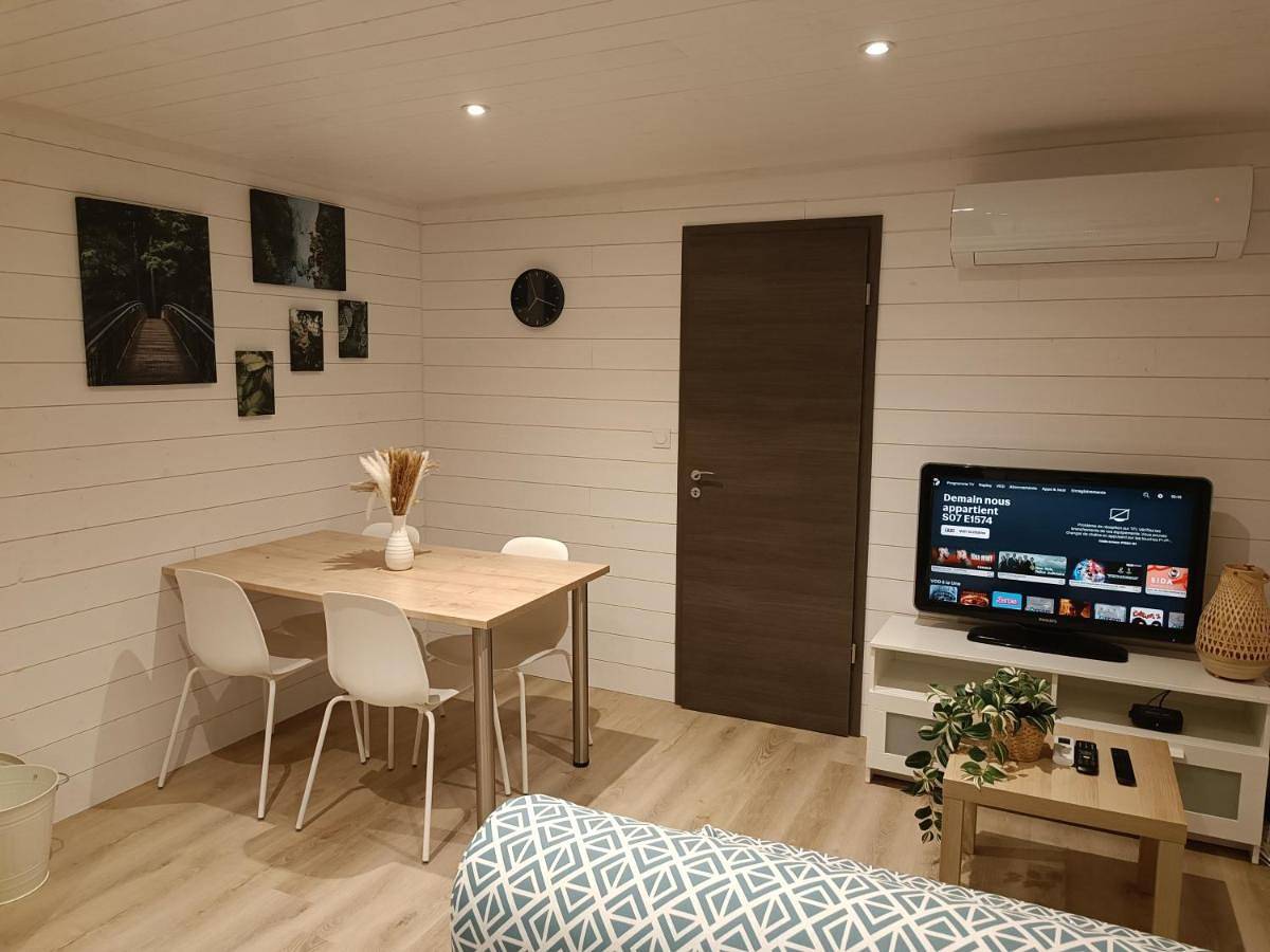 Appartement entier, One-Bedroom Apartment in Lignières, Saint-Amand-Montrond