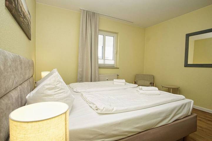Ganze Wohnung, Haus Rügen - Ferienwohnung mit Balkon, Schwimmbad- und Saunanutzung - Haus Rügen in Göhren, Rügen