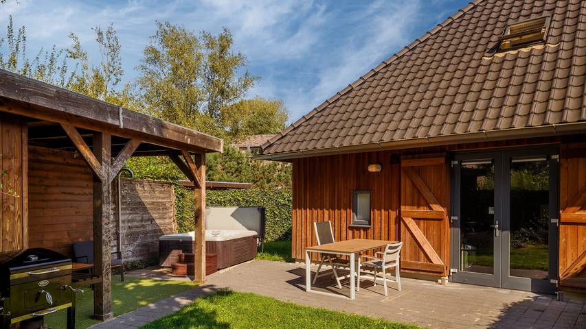 Bungalow voor 2 personen, with Terras and Whirlpool as well as Tuin and Sauna in Limburg