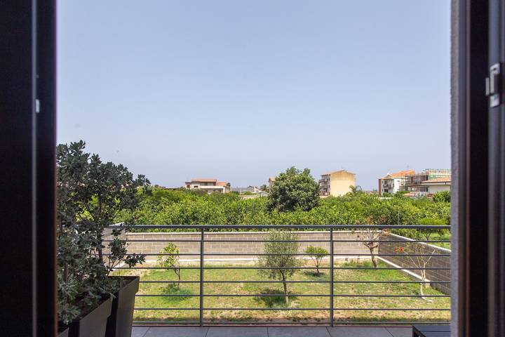 Entire studio, ‘La Brisa Apartments - Tramontana’ with Private Terrace, Wi-Fi & Air Conditioning in Capo d'Orlando, Messina Province