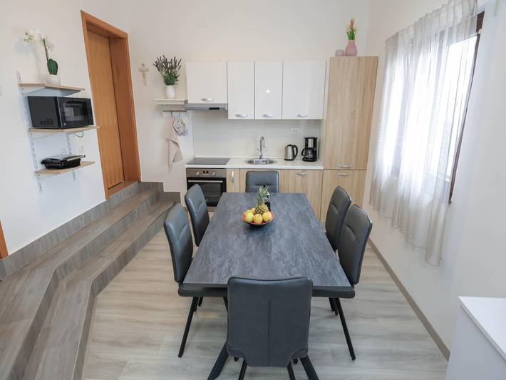 Ferienwohnung für 6 Personen, mit Balkon/Terrasse und Terrasse sowie Garten und Pool in Starigrad - 3