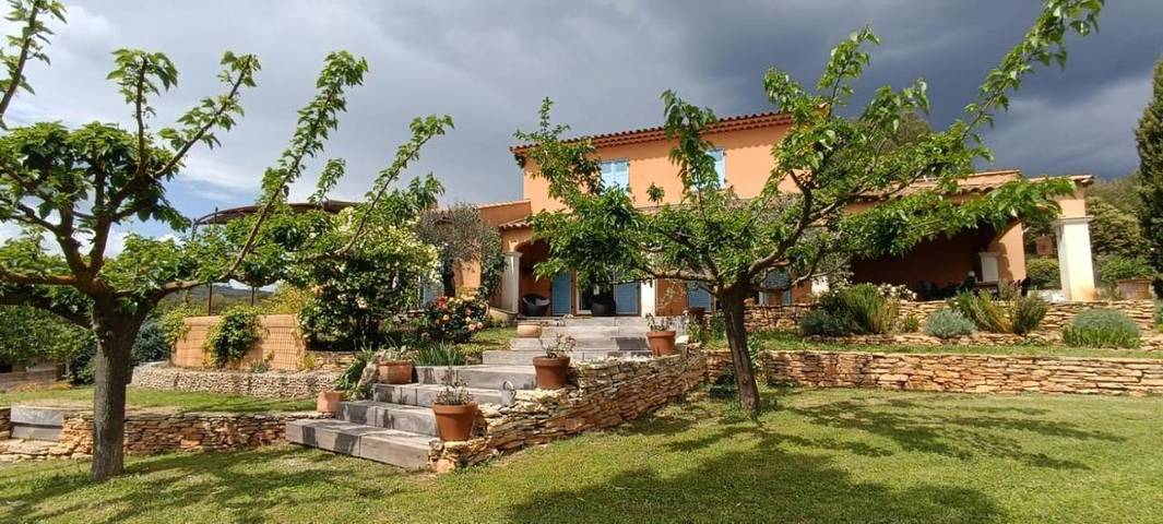 Location de vacances pour 8 personnes, avec piscine ainsi que jardin et vue, animaux acceptés à Brue-Auriac - 2