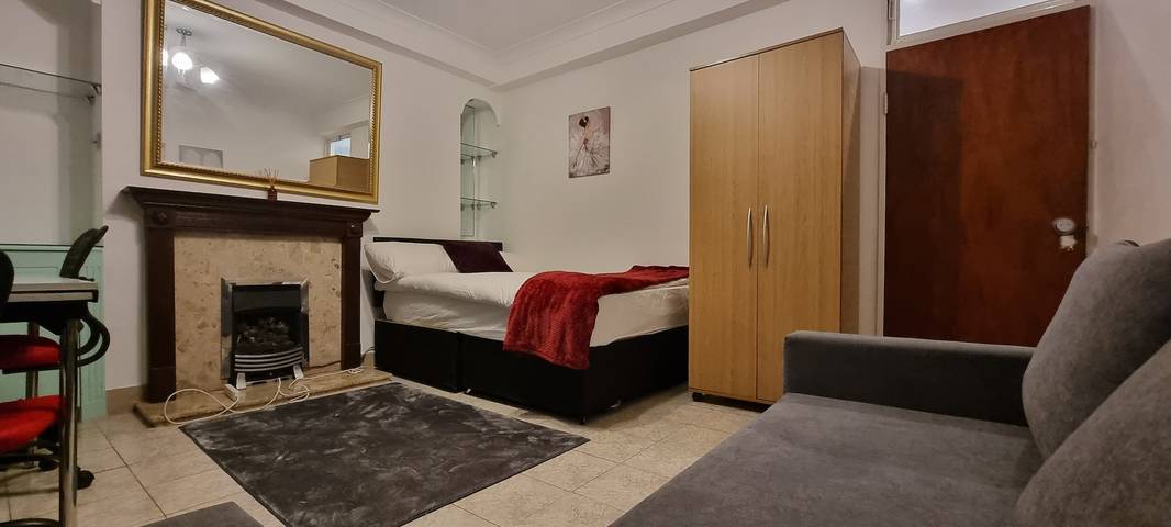 Vacation apartment for 12 people, with Balcony in Camden