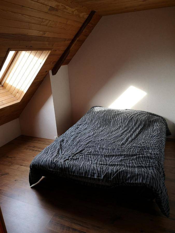 Comfort Triple Room with Shower in Arnage, Sarthe