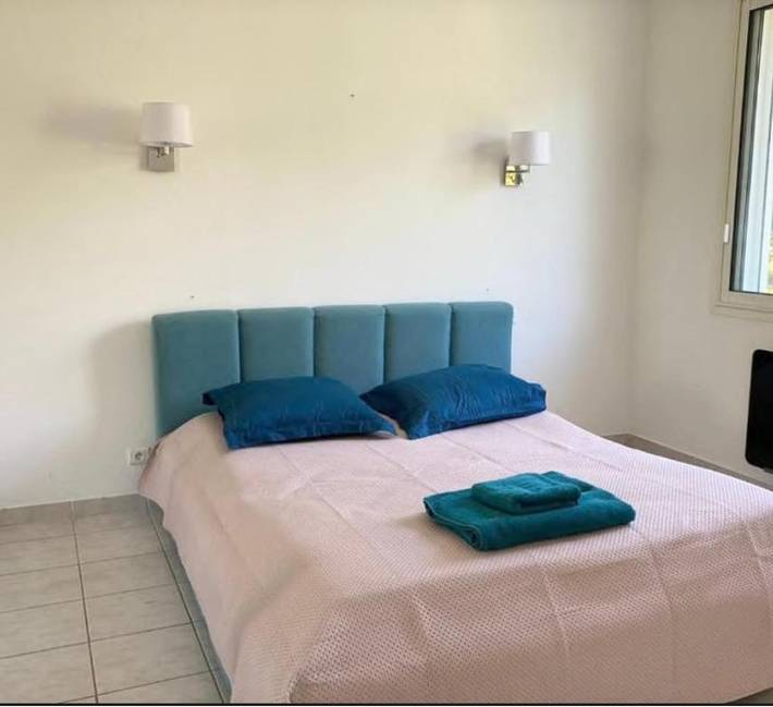 Cottage pour 8 personnes, avec balcon ainsi que jacuzzi et piscine dans Gare De La Frayere