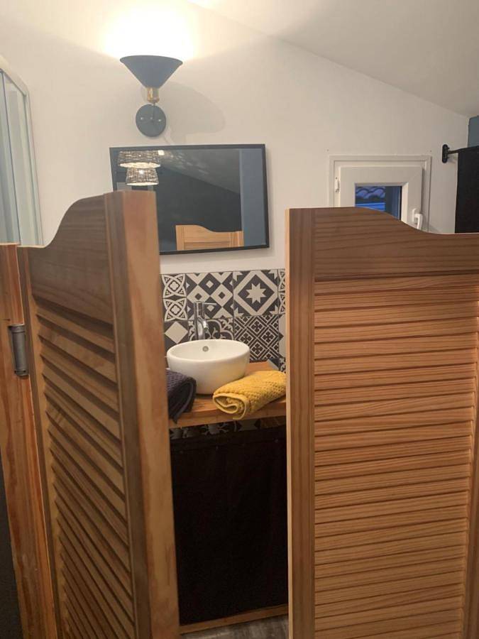 Double Room with Private Bathroom in Le Teich, Région d'Arcachon