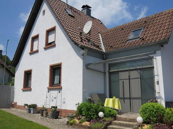 Ferienhaus für 4 Personen, mit Terrasse und Garten